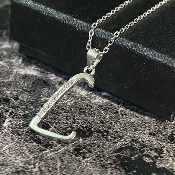 Solid sterling silver chain with sterling L pendant - Picture 1 of 4